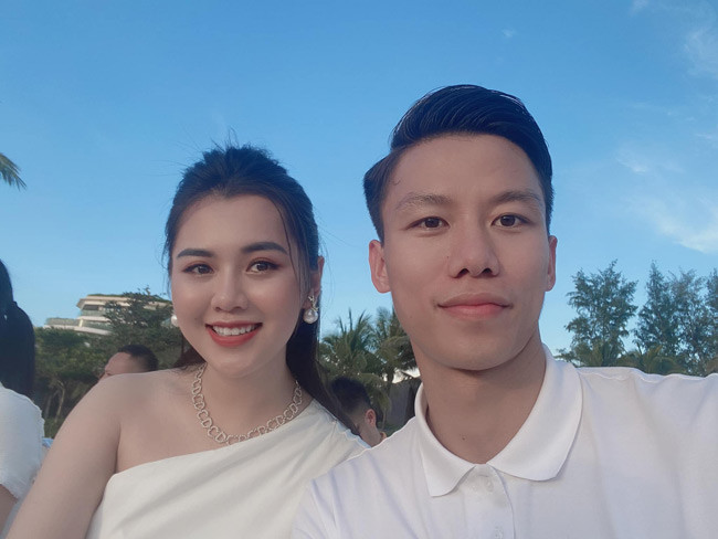 Chuyện tình đẹp như mơ và cuộc hôn nhân hạnh phúc của cặp đôi hot girl - cầu thủ khiến nhiều người ngưỡng mộ.