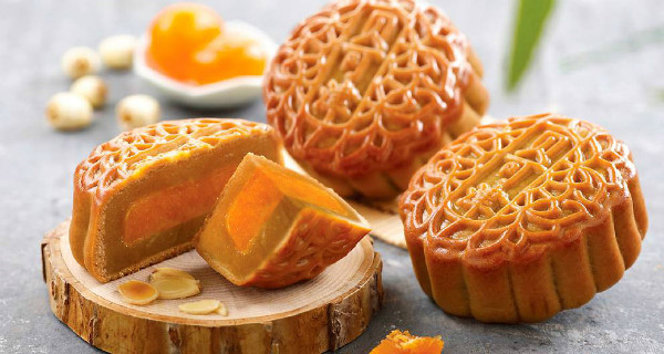 Chỉ ít ngày nữa là đến Tết Trung thu, trên thị trường tràn ngập các loại bánh trung thu nội địa, bánh trung thu xách tay hay bánh trung thu handmade...Ảnh: Zing.