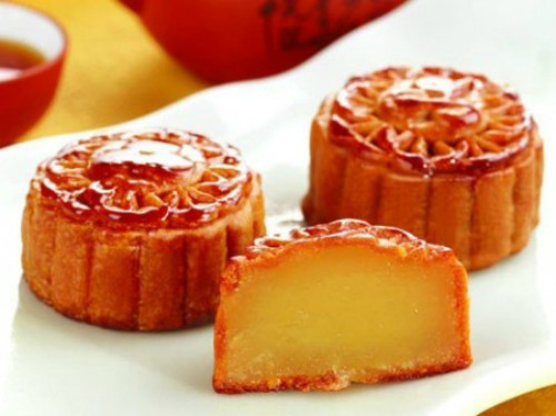 Năm nay thấy nhiều người mua bánh trung thu không nhân nên chị Hồng thử mua về ăn, không ngờ bọ trẻ rất thích. Ảnh: Internet.