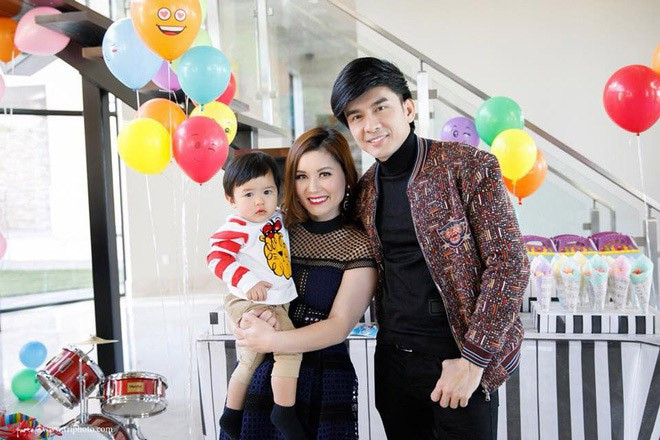 Theo tiết lộ của bà xã Đan Trường, số tiền mà bé Thiên Từ nhận được từ kênh You Tube riêng của mình khoảng 1.000 USD/tháng. Không chỉ có vậy, Thiên Từ đã từng được trả cho một số quảng cáo.
