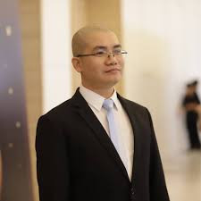 "Đem so với Thành Cát Tư Hãn, tôi phải giỏi hơn Thành Cát Tư Hãn ấy chứ. Tôi giỏi hơn cả Gia Cát Lượng. Tôi nói cho anh chị, nếu không có chuyện vừa rồi làm sao người ta thấy được tài thao lược của tôi, làm sao người ta biết được khả năng của ông Luyện ghê gớm cỡ nào". Ảnh: Facebook.