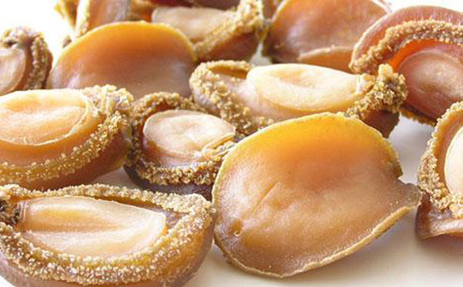 Trên thị trường hiện nay, một trong những loại hải sản có giá cao được liệt vào hàng cao cấp chính là bào ngư. Giá cả loại hải sản này rất đa dạng. Ảnh: Internet.