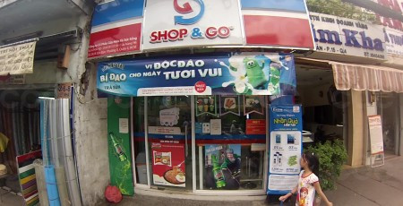 Hồi tháng 4/2019, CTCP Dịch vụ Thương mại Tổng hợp VinCommerce, đơn vị quản lý hệ thống bán lẻ VinMart và VinMart+, công bố việc mua lại chuỗi 87 cửa hàng Shop&Go với giá… 1 USD. Ảnh: Tapchicongthuong