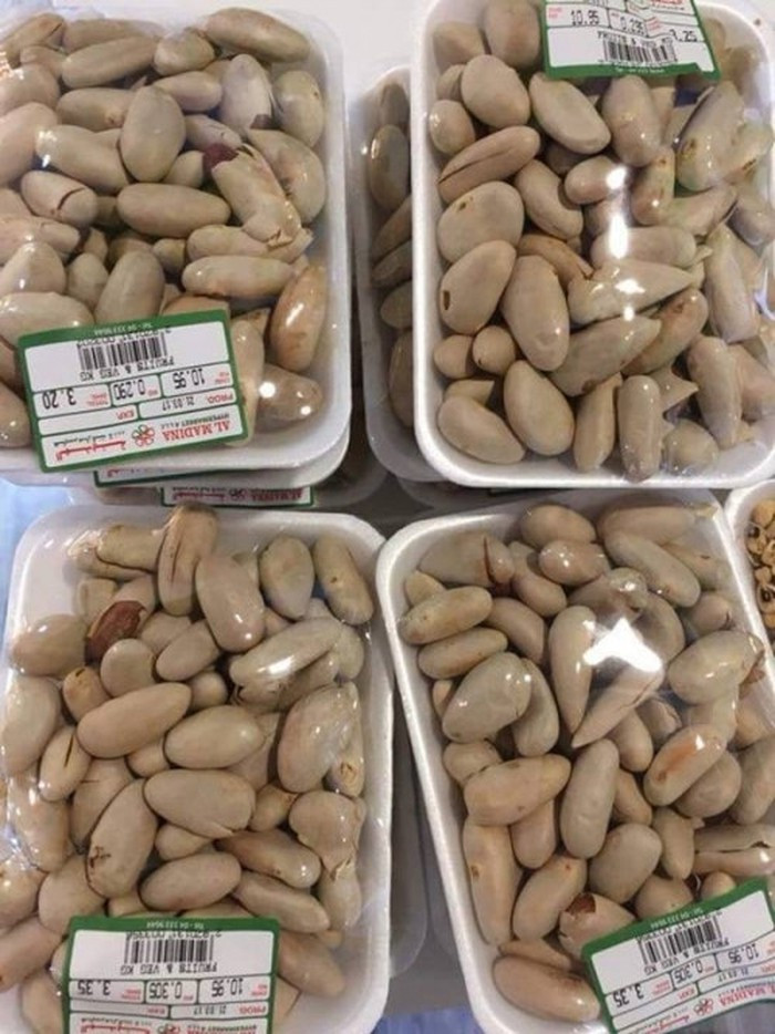 Không chỉ thân và lá chuối, nhiều mặt hàng giá rẻ như cho ở Việt Nam cũng có giá vô cùng đắt đỏ ở Nhật Bản. Tronng ảnh là hạt mít luộc bày bán ở Nhật với giá 200.000 đồng/kg. Ảnh: Saostar.