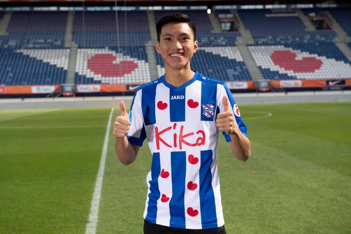 Tại CLB Heerenveen, Đoàn Văn Hậu được trả mức lương 450.000 euro/năm. Tuy nhiên, Văn Hậu phải nộp lại 51,75% số tiền này theo quy định thuế thu nhập cá nhân của Hà Lan. Ảnh: Anninhthudo.