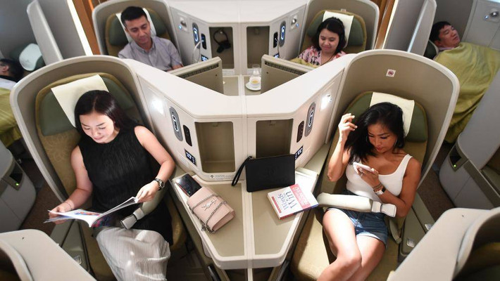 Kế thừa nhiều ưu điểm vượt trội của Boeing 787-9, siêu tàu bay Boeing 787-10 sở hữu không gian rộng rãi, ghế ngồi thoải mái, hệ thống giải trí hiện đại, ánh sáng đèn LED, độ ẩm không khí và áp suất đem lại cảm giác dễ chịu cho hành khách. Ảnh: Baogiaothong.