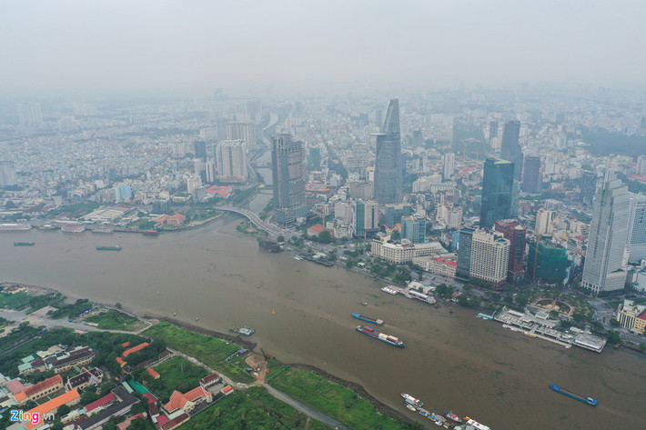 Đến 15h ngày 22/9, khu vực trung tâm thành phố vẫn còn mịt mù.