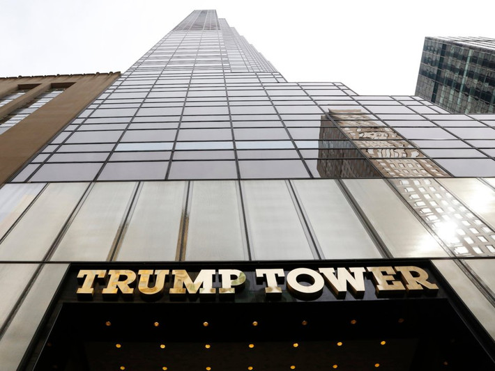 Trước khi chuyển đến Nhà Trắng, Tổng thống Mỹ Donald Trump chủ yếu sống trong căn hộ penthouse trị giá 57 triệu đô la trong toà nhà chọc trời Tháp Trump ở NewYork (Mỹ).