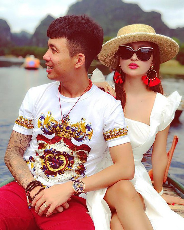 Mina Phạm ôm con bỏ đi cũng bởi tính trăng hoa đã thành thói của chồng nhưng sau đó vì sự thành khẩn của Minh Nhựa, vợ 2 của anh đã tha thứ và chịu quay về.