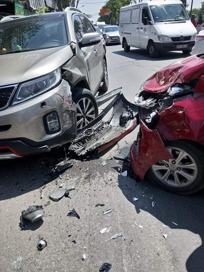 Những hình ảnh ghi lại tại hiện trường đang được chia sẻ khá nhiều trên các hội nhóm chuyên về ô tô.