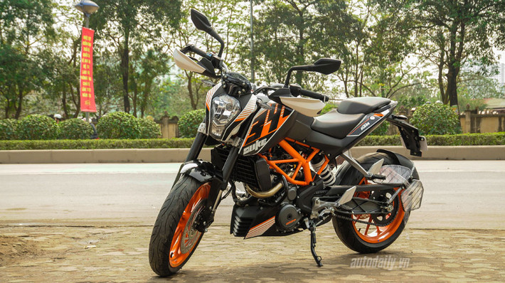 Sở hữu ngoại hình thể thao, động cơ 373cc mạnh mẽ cùng nhiều chi tiết đáng giá, KTM Duke 390 ABS cũng là 1 sự lựa chọn khá tốt trong phân khúc xe PKL tầm trung khi mức giá chỉ 175 triệu đồng.