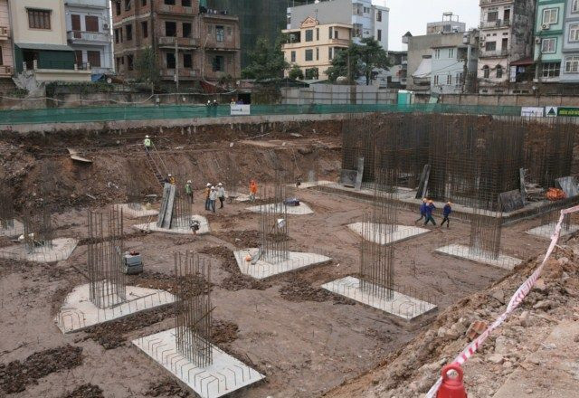 Ảnh chụp khu đất rộng hơn 12.500 m2 để xây dự án, hồi mới thi công.
