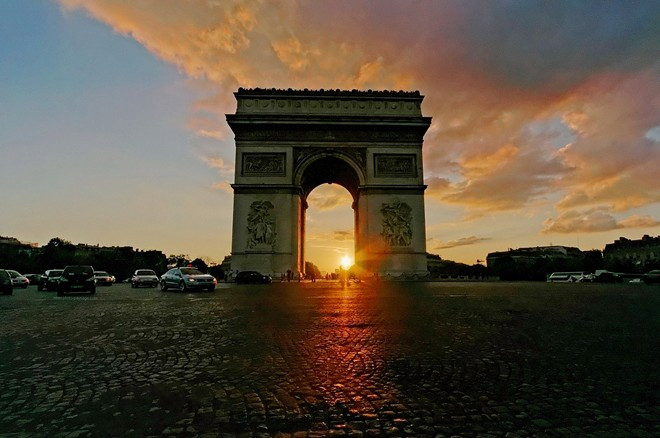Khải Hoàn Môn đứng thứ 10 trong các công trình thu hút nhất của Paris.