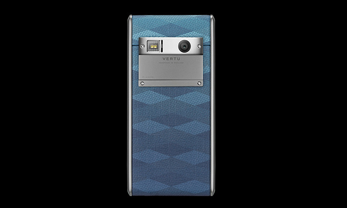 Trên thực tế cấu hình của máy không khác gì series tiền nhiệm Aster với chip 4 nhân Snapdragon 801, màn hình 4,7 inch 1080p được bảo vệ bằng tinh thể sapphire.