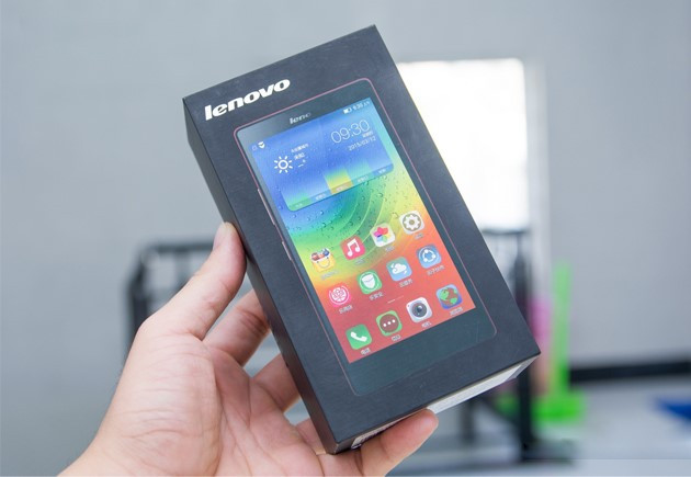 K80M sở hữu ngoại hình khá đẹp và nam tính. Vỏ thiết bị được làm hoàn toàn từ nhựa nguyên khối. Chính cách thiết kế này giúp Lenovo K80M sở hữu ngoại hình cứng cáp.