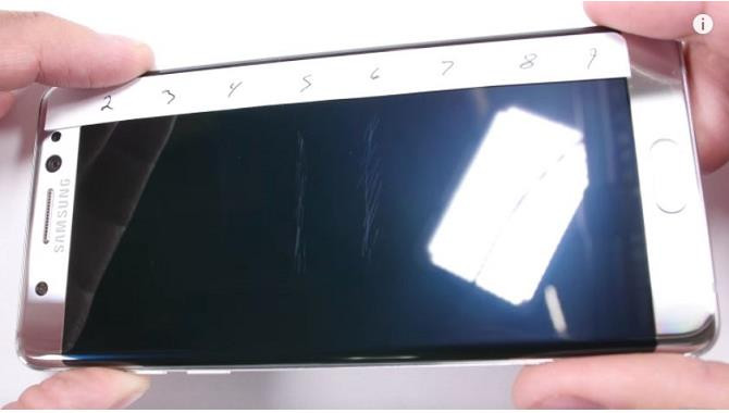 Mặc dù vậy, cũng có nhiều ý kiến cho rằng có thể chi phí của Samsung cao là do sự phức tạp trong việc thay thế màn hình cong đồng thời không làm ảnh hưởng đến khả năng chống thấm nước của S7 Edge và Note 7.