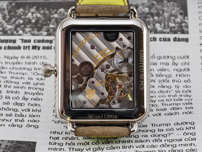 Khi giới thiệu Swiss Alp Watch, CEO của H. Moser & Cie là Edouward Meylan nhấn mạnh, chiếc đồng hồ này không cho phép bạn gọi điện, nhắn tin hay cập nhật, chia sẻ những tin tức nóng hổi nhất, nhưng nó sẽ giúp bạn tái kết nối với cuộc sống thật, để bạn chia sẻ cảm xúc với những người gần nhất, thân nhất mà không cần dùng đến một bộ lọc, một giao diện hay một phần mềm làm đẹp nào.