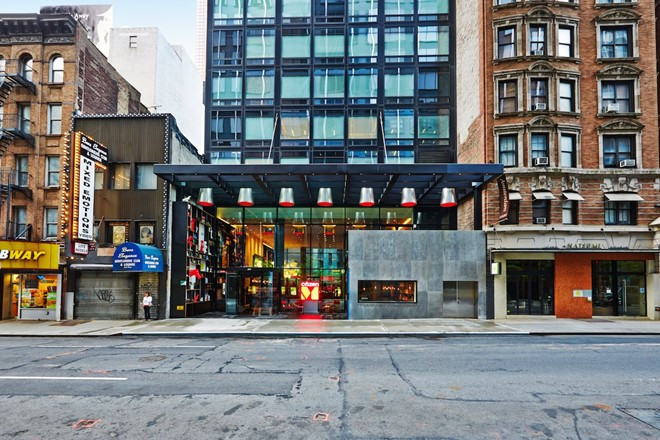Khách sạn CitizenM tại New York cho phép khách hàng tự check-in và check-out. Phòng ngủ có máy tính bảng để điều khiển TV, rèm cửa sổ, nhiệt độ, ánh sáng và âm thanh báo thức vào buổi sáng.