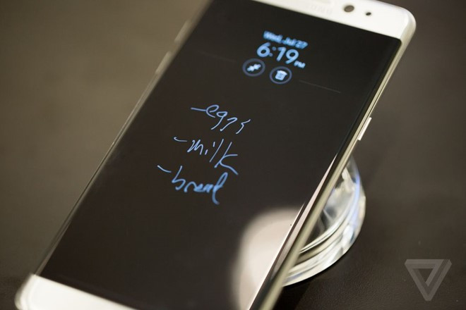 Chống nước chống bụi theo chuẩn IP 68. Galaxy Note 7 là smartphone đầu tiên trong dòng Note được trang bị công nghệ IP 68 tương tự dòng Galaxy S. Ngay cả bút S-Pen cũng được trang bị công nghệ này.
