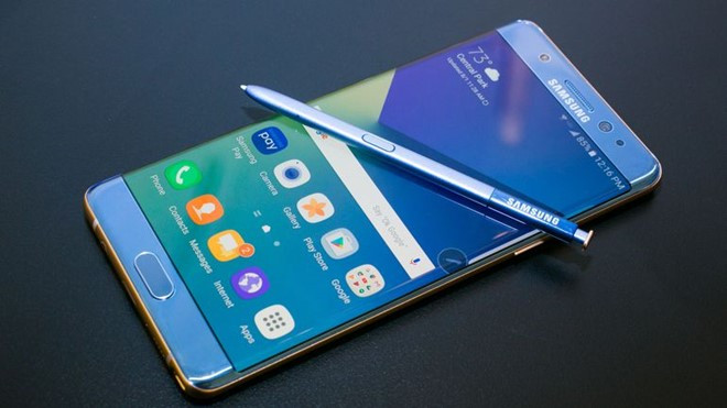 S-Pen nâng cấp. S-Pen trên Galaxy Note 7 cho độ nhạy gấp đôi so với thế hệ trước khi có thể nhận diện tới 4.096 mức độ lực. Ngoài ra, tính năng mới cho phép lia bút trên văn bản để dịch, thay vì mở ứng dụng khác. Người dùng cũng có thể sử dụng S-Pen ngay cả khi màn hình đang tắt hoặc bị ướt. Ngoài ra, Samsung cũng gom các tính năng trên S-Note vào trong một ứng dụng duy nhất là Samsung Notes.