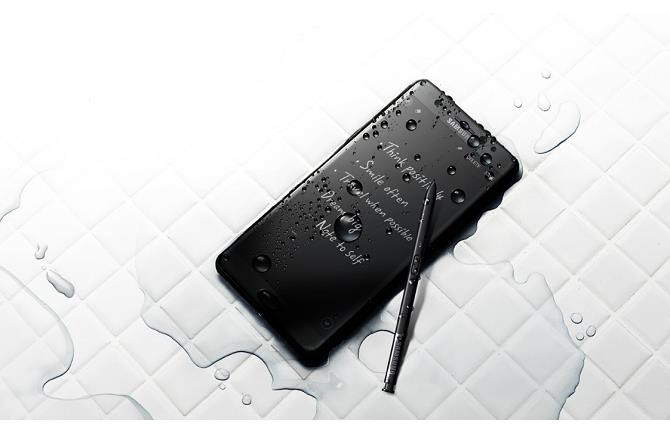 Nhiều người cho rằng đây là một cái giá quá đắt, đặc biệt là khi so sánh với Apple bởi màn hình đắt nhất của họ hiện nay là iPhone 6S Plus với giá 150 USD (khoảng 3,3 triệu đồng) hoặc chương trình bảo hành đặc biệt mang tên Uh Oh của HTC. Theo đó, hãng này sẽ sửa chữa và thay màn hình bị hỏng cho khách hàng hoàn toàn miễn phí trong năm đầu tiên sau khi mua điện thoại.