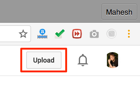 Bước 1: Truy cập YouTube, đăng nhập vào tài khoản của bạn. Bấm vào nút Upload (Tải lên) ở góc trên bên phải màn hình.