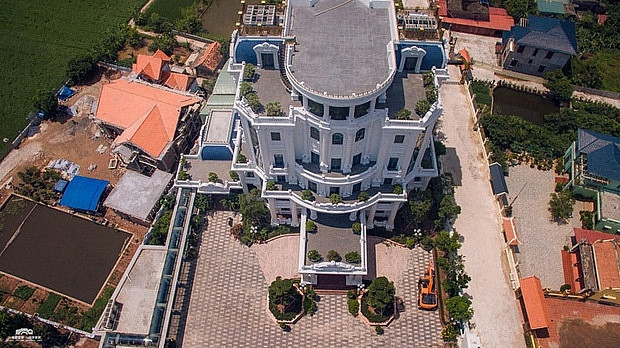 Biệt thự của đại gia Ngô Văn Phát ở Thái Bình rộng hơn 2.500m2, mái phẳng có thể đậu trực thăng. Ảnh: Pháp luật Việt Nam