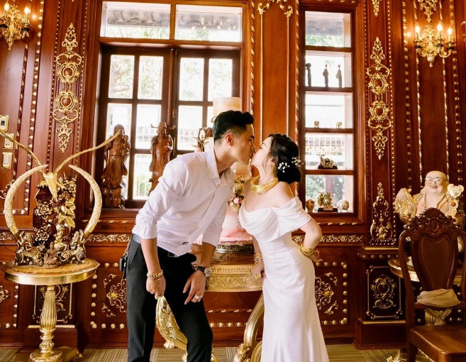 Mọi chi tiết trang trí nhà đều cầu kỳ, tỉ mỉ, toát lên vẻ lộng lẫy. Ảnh: Pháp luật & bạn đọc