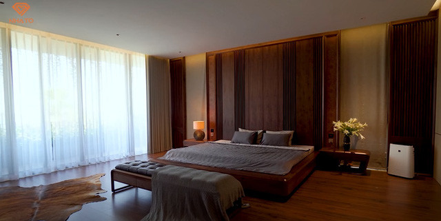 Phòng ngủ không khác một phòng resort hạng sang nào đó.