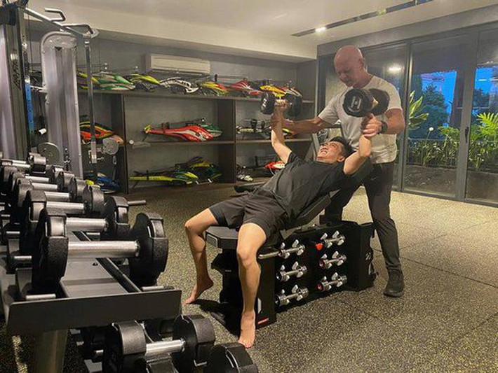 Ngoài ra, Cường Đô La còn có một phòng gym để có thể tập thể dục tại gia. Ảnh: FBNV
