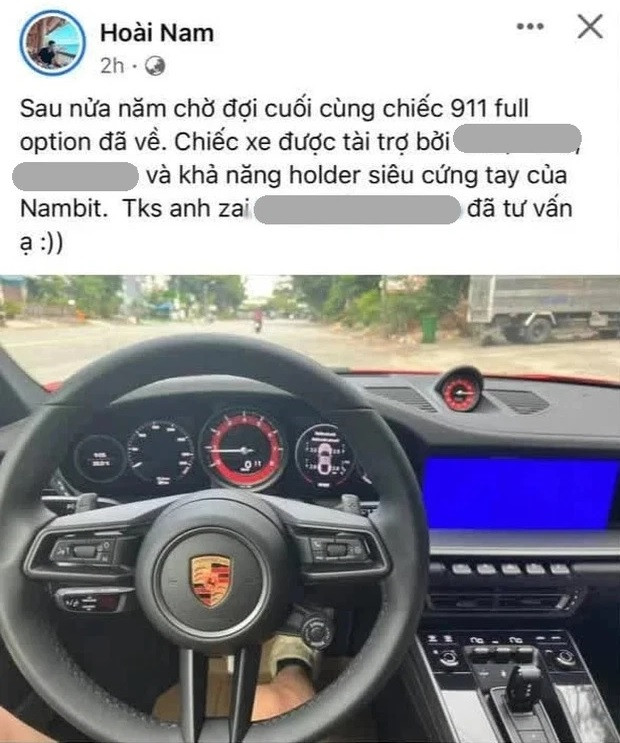 Mới 25 tuổi nhưng bạn trai cũ Linh Ngọc Đàm sở hữu khối tài sản khiến nhiều người ngưỡng mộ. Trong đó phải kể đến chiếc Porsche 911 Turbo S 2021 màu đỏ được tậu hồi tháng 11/2021.