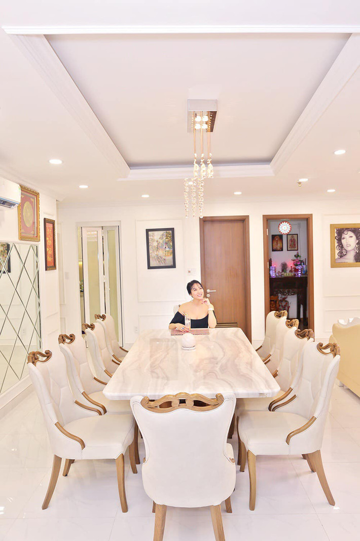 Nội thất trong nhà sang trọng và thiết kế hợp lý.