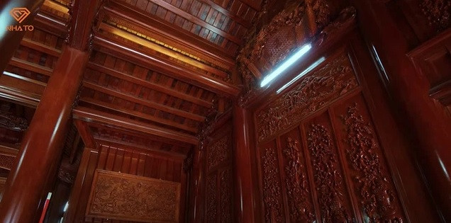 Các cột trụ đường kính lớn tới gần nửa mét.