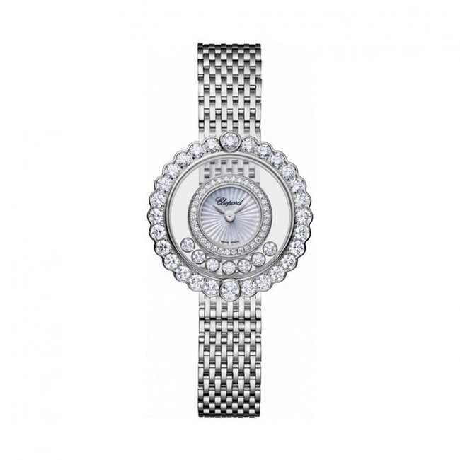 Vỏ đồng hồ làm bằng vàng trắng 18k. Trong khi đó toàn bộ viền bezel và mặt số được khảm hàng trăm viên kim cương với tổng trọng lượng lên đến 2540 carat. Ảnh: Internet