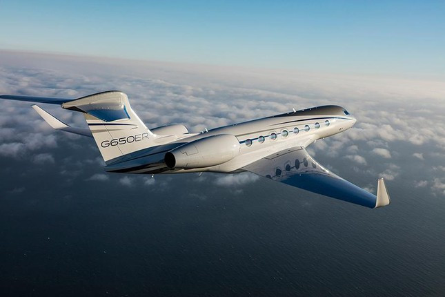 Trên thế giới, Gulfstream là cái tên định danh cho những chiếc phi cơ siêu tốc độ, bay xa hơn, an toàn và tiện nghi như những "dinh thự bay".