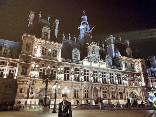 Nathan Lee cũng gây choáng khi rao bán khách sạn trị giá 2.500 tỷ đồng ở Paris (Pháp). Ảnh: FBNV