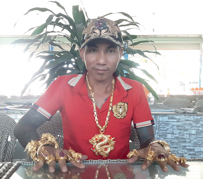Điều này khiến dân tình tò mò, không biết từ đâu vị đại gia này lại giàu có đến vậy. Ảnh: Người lao động