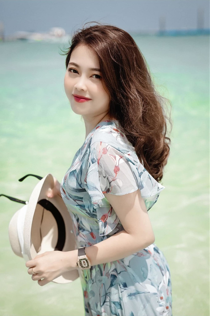 Bắt đầu con đường kinh doanh từ khi còn đi học, đến nay "hot mom" Hằng Tú đã có khoảng 20 năm kinh nghiệm trong nghề và khối tài sản đáng nể. Ảnh: Yan