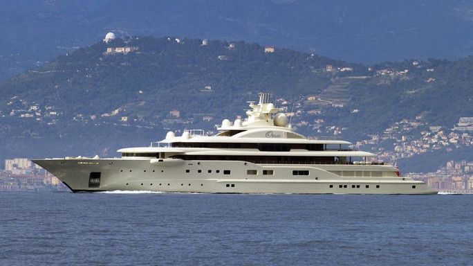 Theo Tạp chí Forbes, tỷ phú Nga Alisher Usmanov bị Liên minh châu Âu (EU) đưa vào danh sách trừng phạt ngày 28/2. Hai ngày sau, du thuyền Dilbar trị giá gần 600 triệu USD của ông bị nhà chức trách Đức thu giữ ở TP Hamburg. Ảnh: Yacht Express