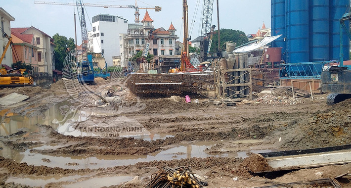 Công trình được khởi công ngày 4/7/2015 và hiện công trình đang được thi công tường vây và cọc khoan nhồi đại trà.