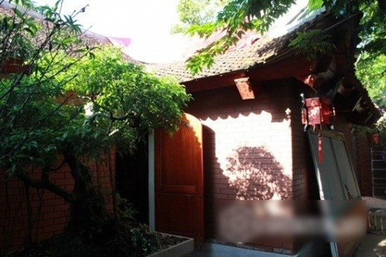 Khuôn viên rộng rãi.