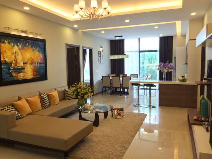 Tổ hợp Tràng An Complex là khu nhà ở chất lượng cao gồm 2 tòa chung cư cao 23 – 29 tầng, 1 tòa thương mại 14 tầng, 11 căn Villas, 20 căn liền kề và khu trường học rộng 3.376m2, tiện ích đầy đủ, nằm trên đường Phùng Chí Kiên, phường Nghĩa Đô, quận Cầu Giấy, Hà Nội. Dự án do GP INVEST làm chủ đầu tư. Ảnh thực tế chụp căn hộ mẫu 142 m2 của dự án