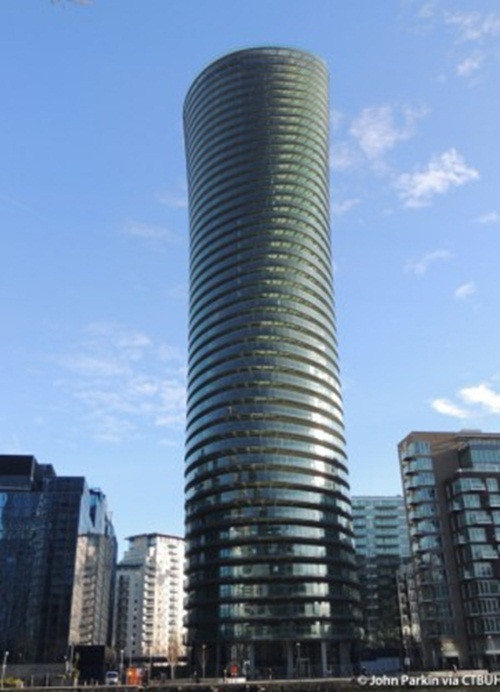 Tòa nhà Arena Tower (London, Anh) cao 149 mét, 45 tầng, bao gồm 366 căn hộ.