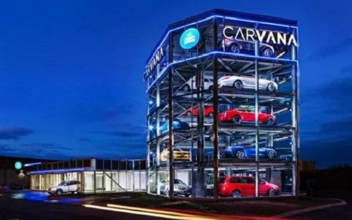 Năm 2015, hãng xe hơi Carvana ra mắt máy bán ô tô tự động đầu tiên trên thế giới tại thành phố Nashville, bang Tennessee, Mỹ. Ảnh: BI.
