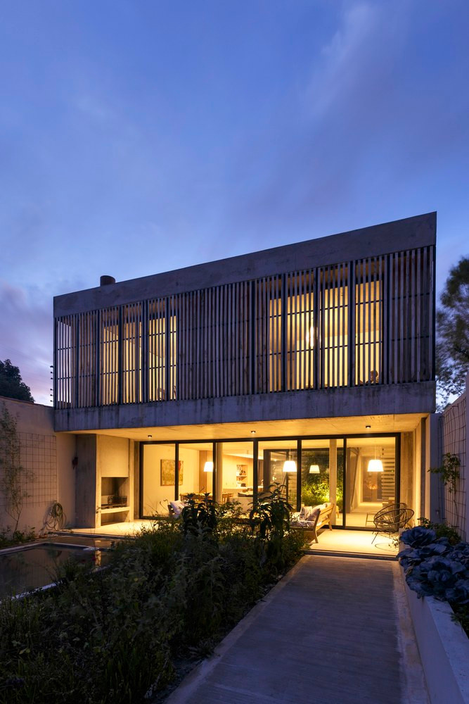 Biệt thự hiện đại dưới ánh điện. Nguồn ảnh: Archdaily.