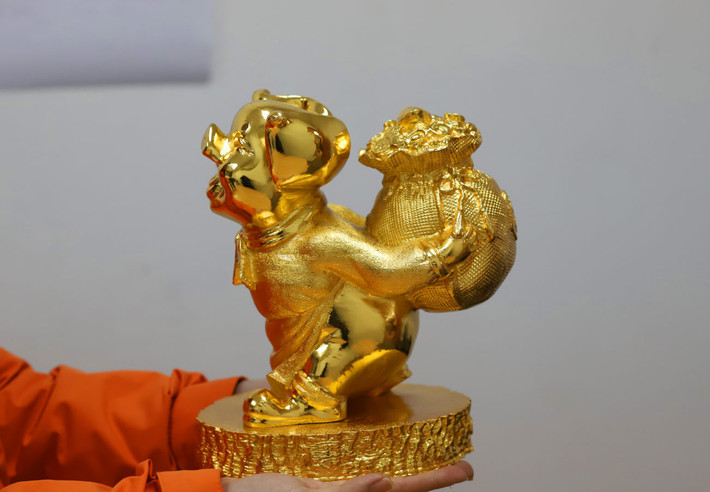 Sản phẩm của Công ty Quà vàng cao cấp Việt Nam (Golden Gift Việt Nam) thu hút sự chú ý của khách hàng với giá từ 5,5 triệu đến 25 triệu đồng.