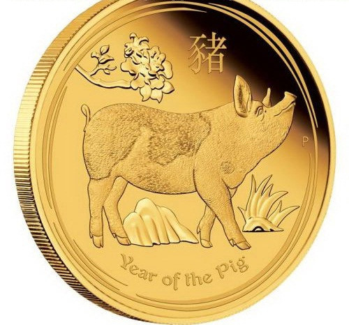 Chưa đầy 2 tháng nữa mới đến Tết Kỷ Hợi 2019 nhưng trên thị trường quà tặng đã sôi động với những đồng tiền hình heo độc đáo. Ảnh: Muabantien.