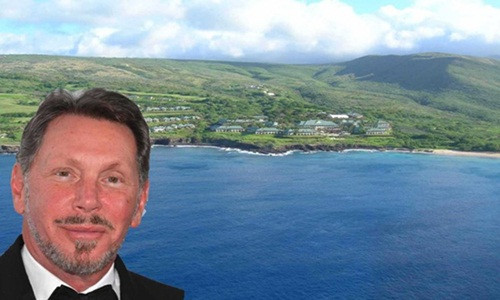 Năm 2012, tỷ phú Larry Ellison mua toàn bộ một hòn đảo Hawaii với giá 300 triệu USD để thư giãn mỗi khi ông mệt mỏi. Ngoài ra, ông có thể vui chơi tại câu lạc bộ golf riêng của ông ở Rancho Mirage hay nghỉ ngơi tại ngôi nhà bên bờ biển ở Malibu. Ảnh: BI.