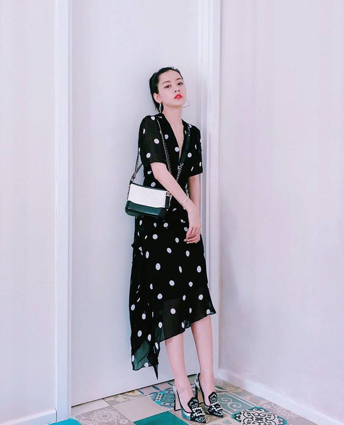 Chiếc túi Chanel Gabrielle gây sốt có giá hơn 100 triệu đồng. Ảnh: Vietnamnet.