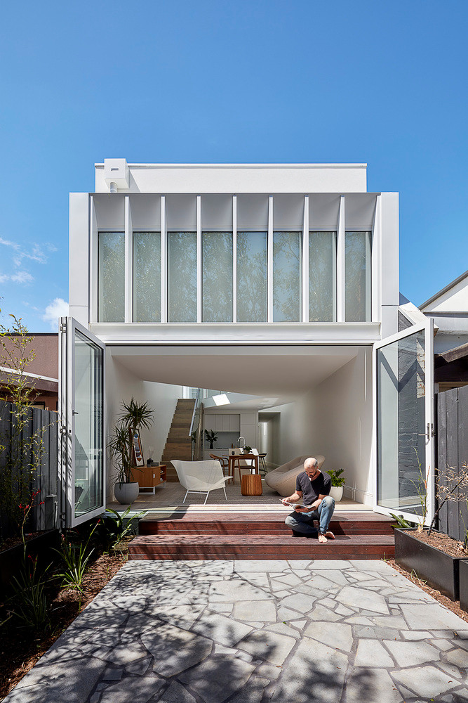 Không phá đi làm lại hết, ngôi nhà ở South Yarra (Australia) tận dụng những cái đã có để làm nên thiết kế độc đáo và hiện đại hơn.